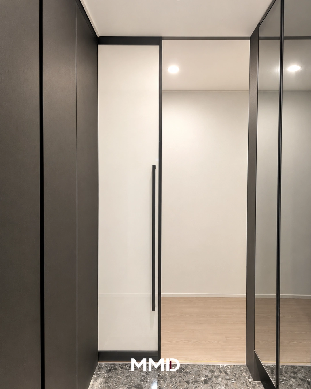 부산 포레나부산덕천 차콜시트 프레임 패브릭필름 유리 원슬라이딩 시공사진 3